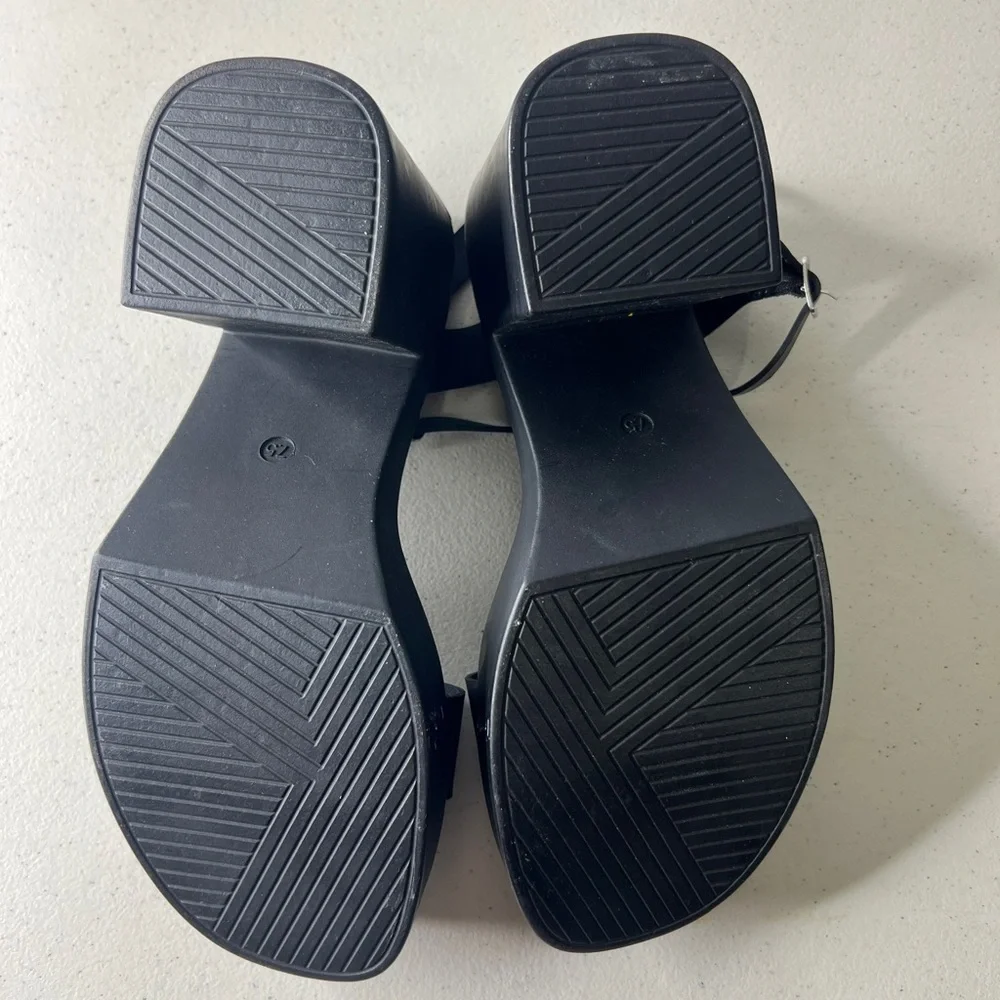 Madden Girl Black Platform Sandals 7.5